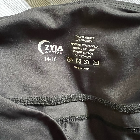Zyia leggings, worn once - Picture 2 of 4